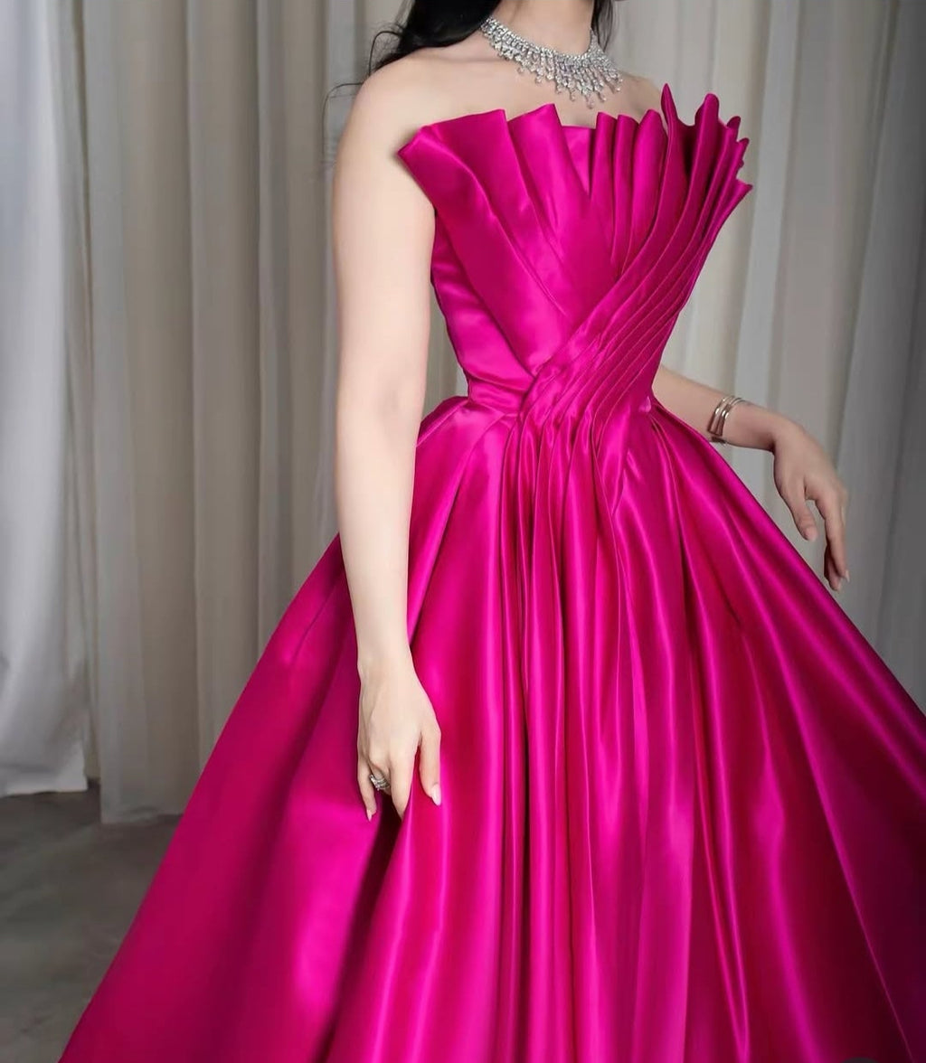 Vestido 15 años fucsia straple con poco volumen