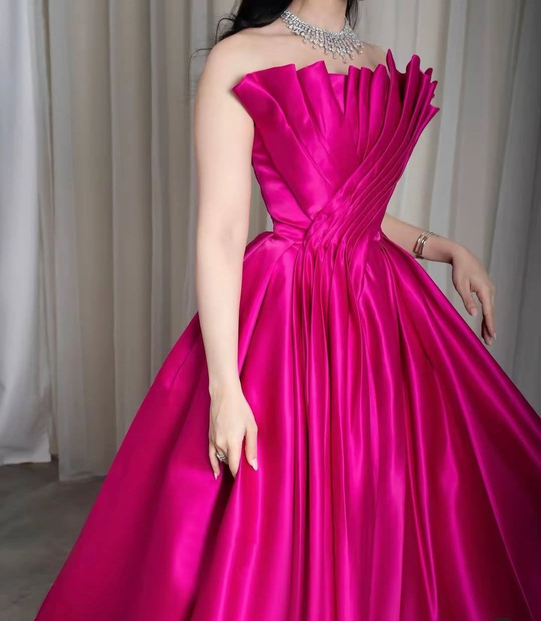 Vestido 15 años fucsia straple con poco volumen