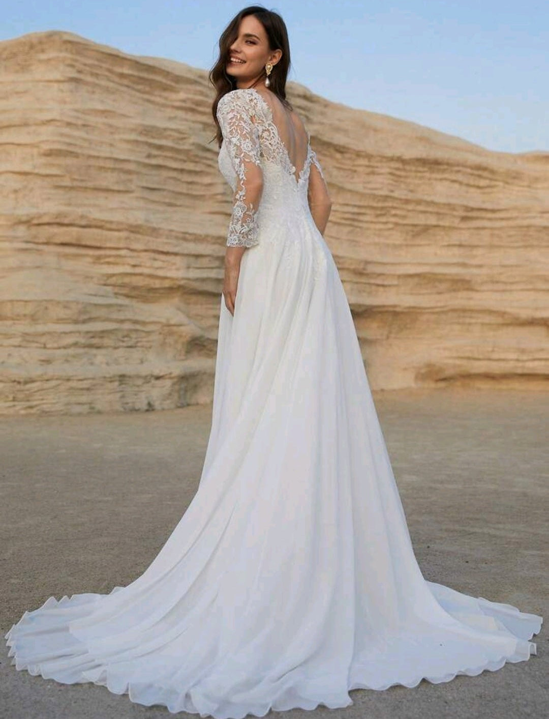 Vestido de Novia Aitana: Elegancia Bohemia en Encaje Ilusión
