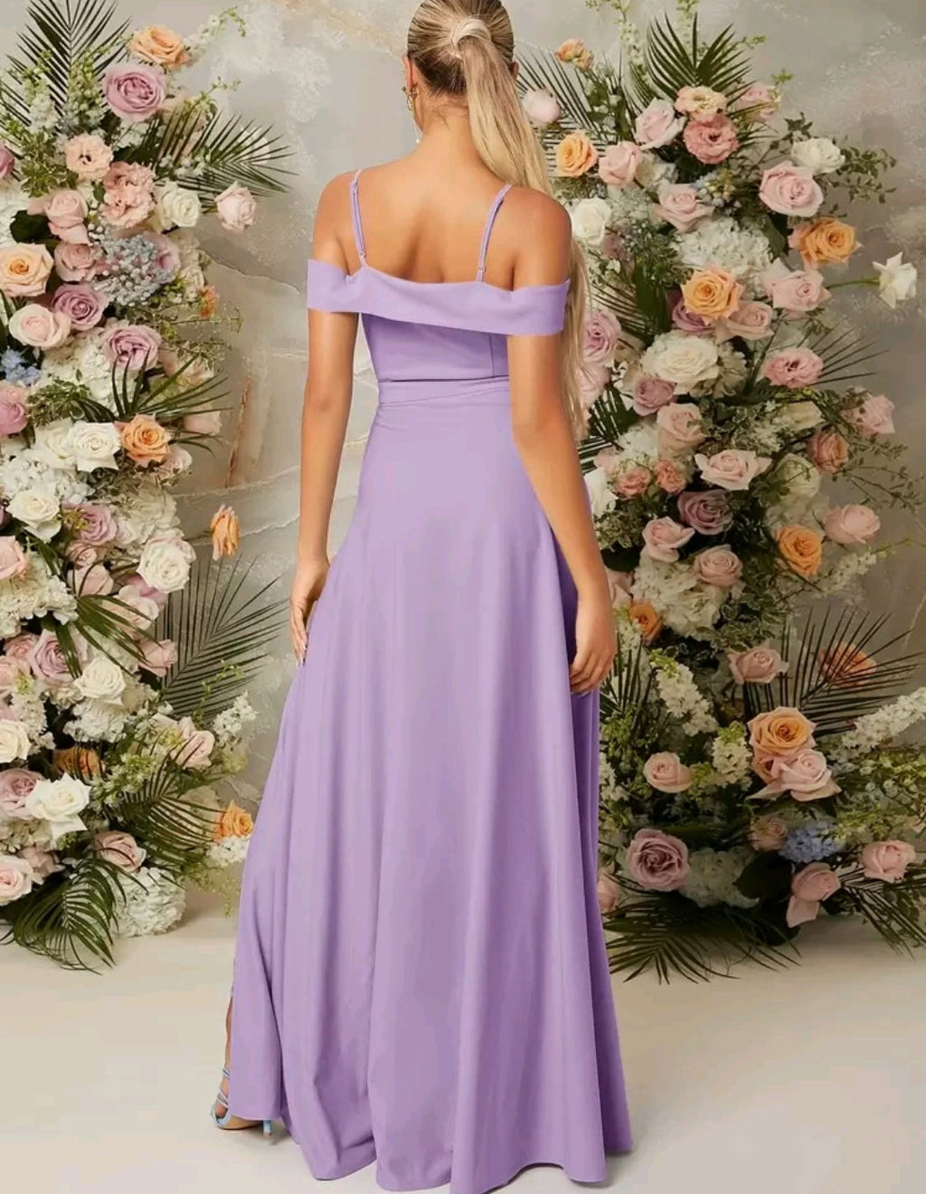 Vestido lila off-the-shoulder corte A