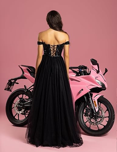 Vestido negro off-the-shoulder con pedrería y falda tul