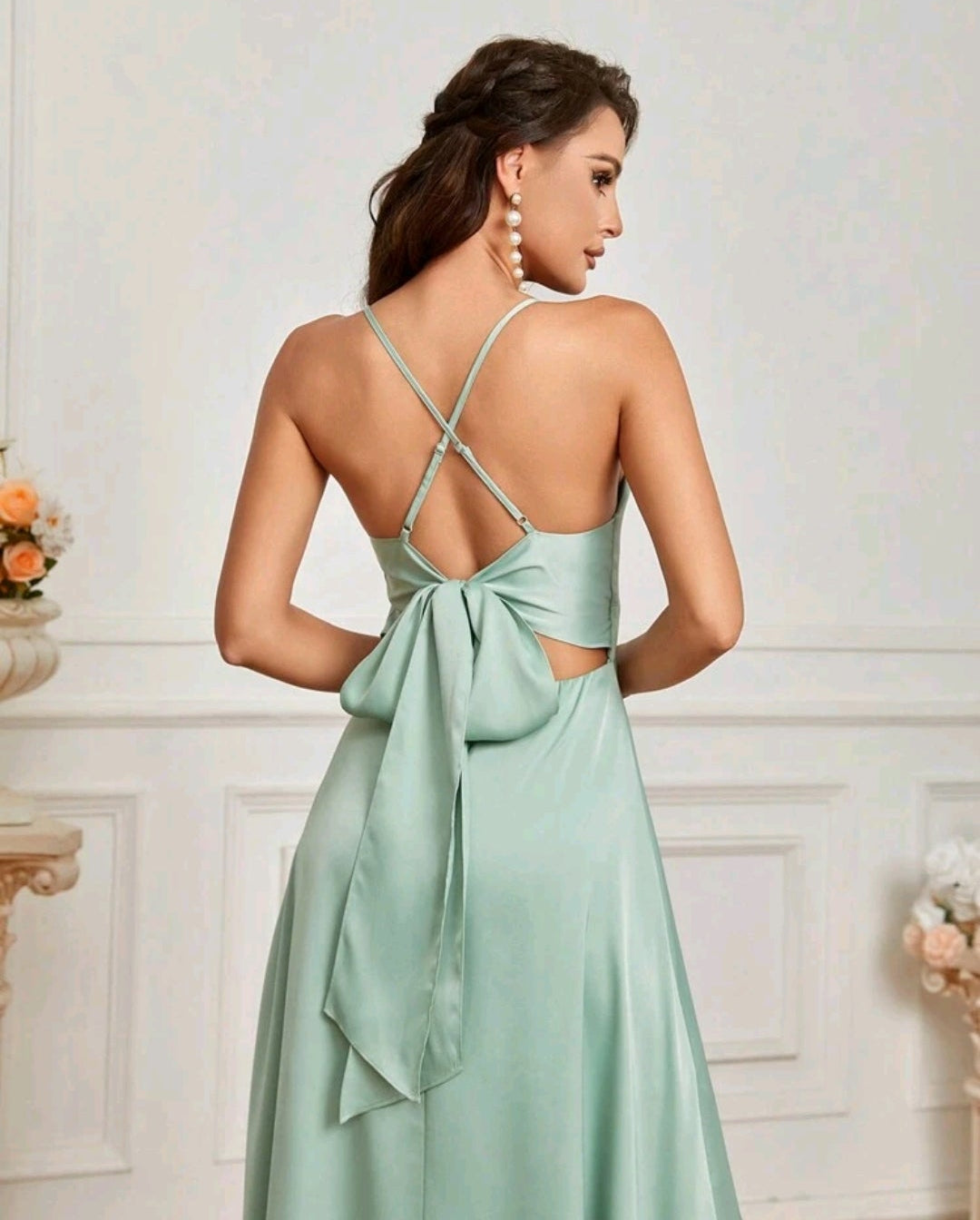 Vestido verde sage corte A espalda semi abierta