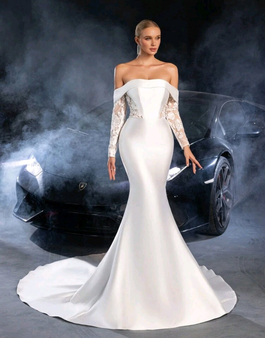 Vestido de Novia "Siren Elegance": Satén y Encaje Floral