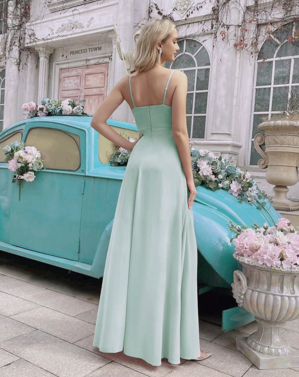 Vestido aqua claro corte A con tirantes delgados