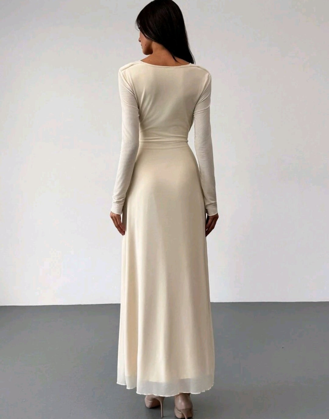 Vestido Ivory manga larga pegado al cuerpo