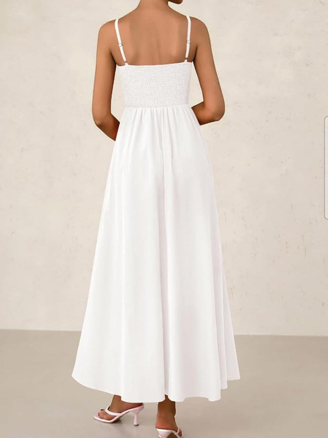Vestido blanco spaguetti con bolsas invisibles tirante delgado