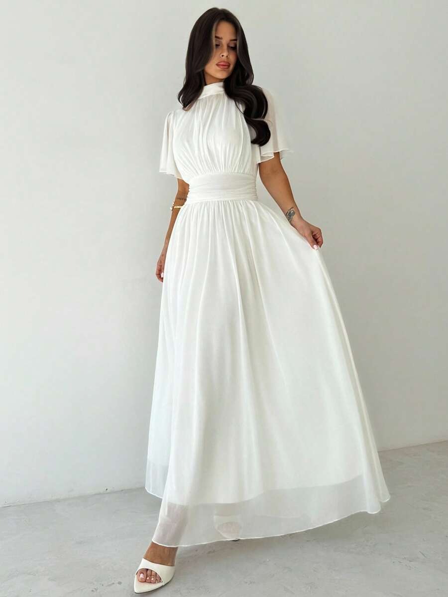 Vestido blanco manga corta con cuello alto corte A