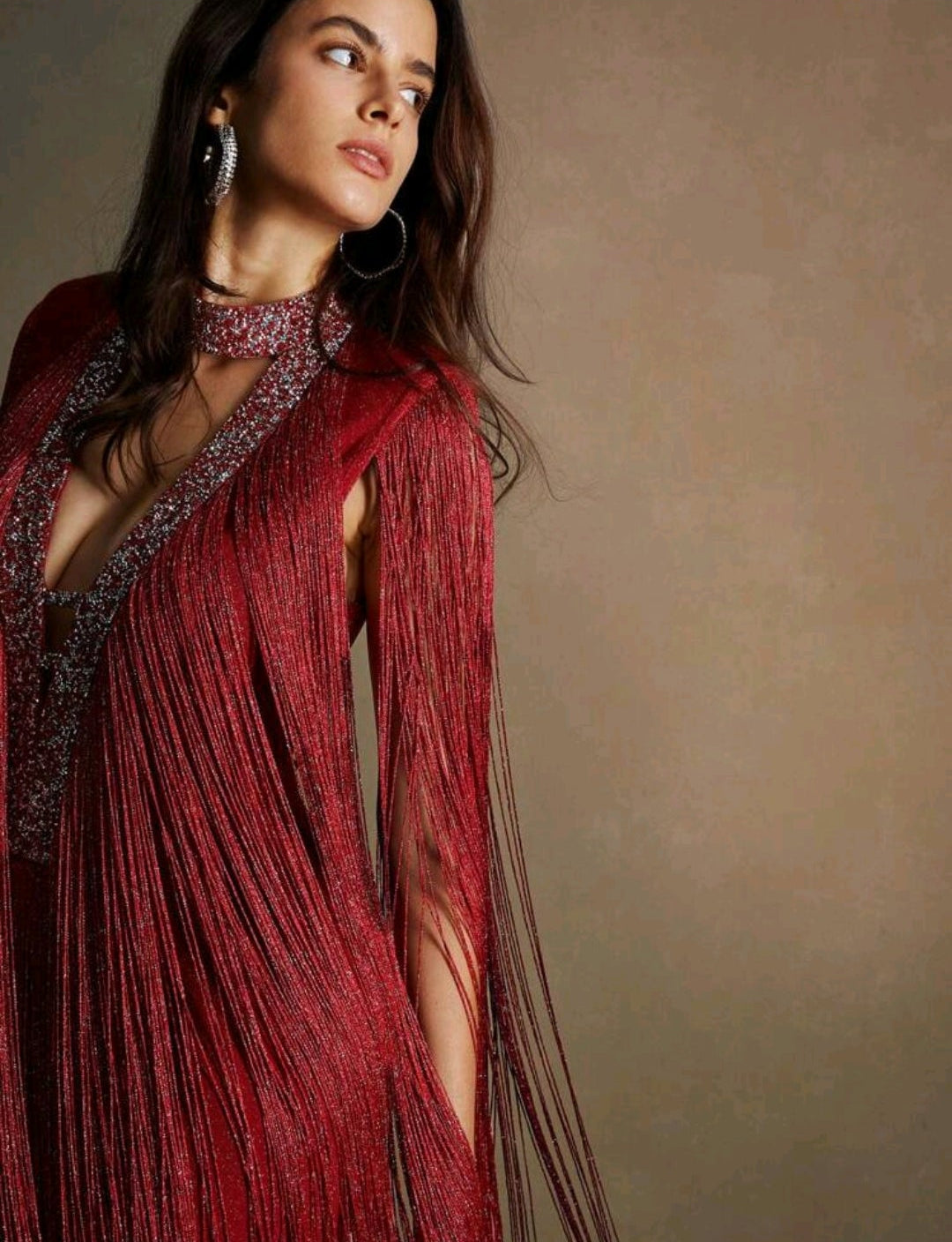 Vestido con brillo y flecos midi