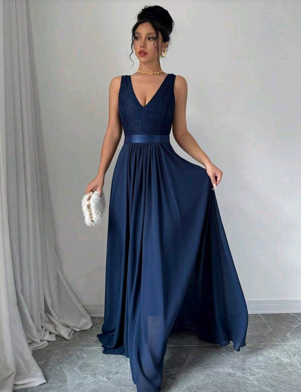 Vestido de encaje azul marino