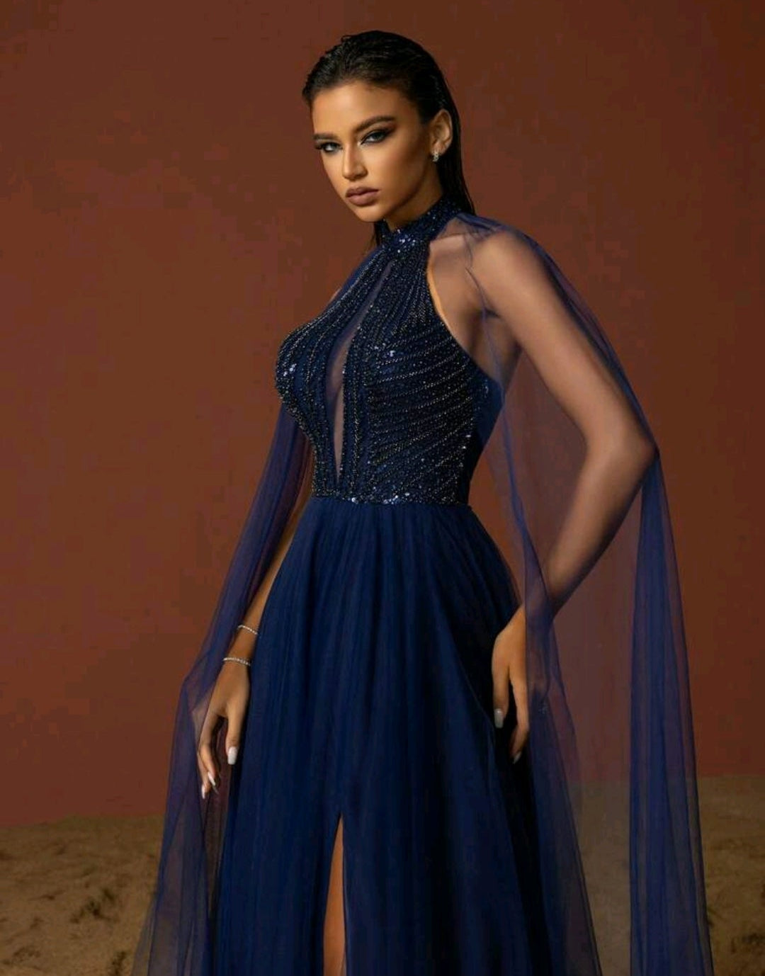 Vestido Zaira azul marino con pedrería y tul