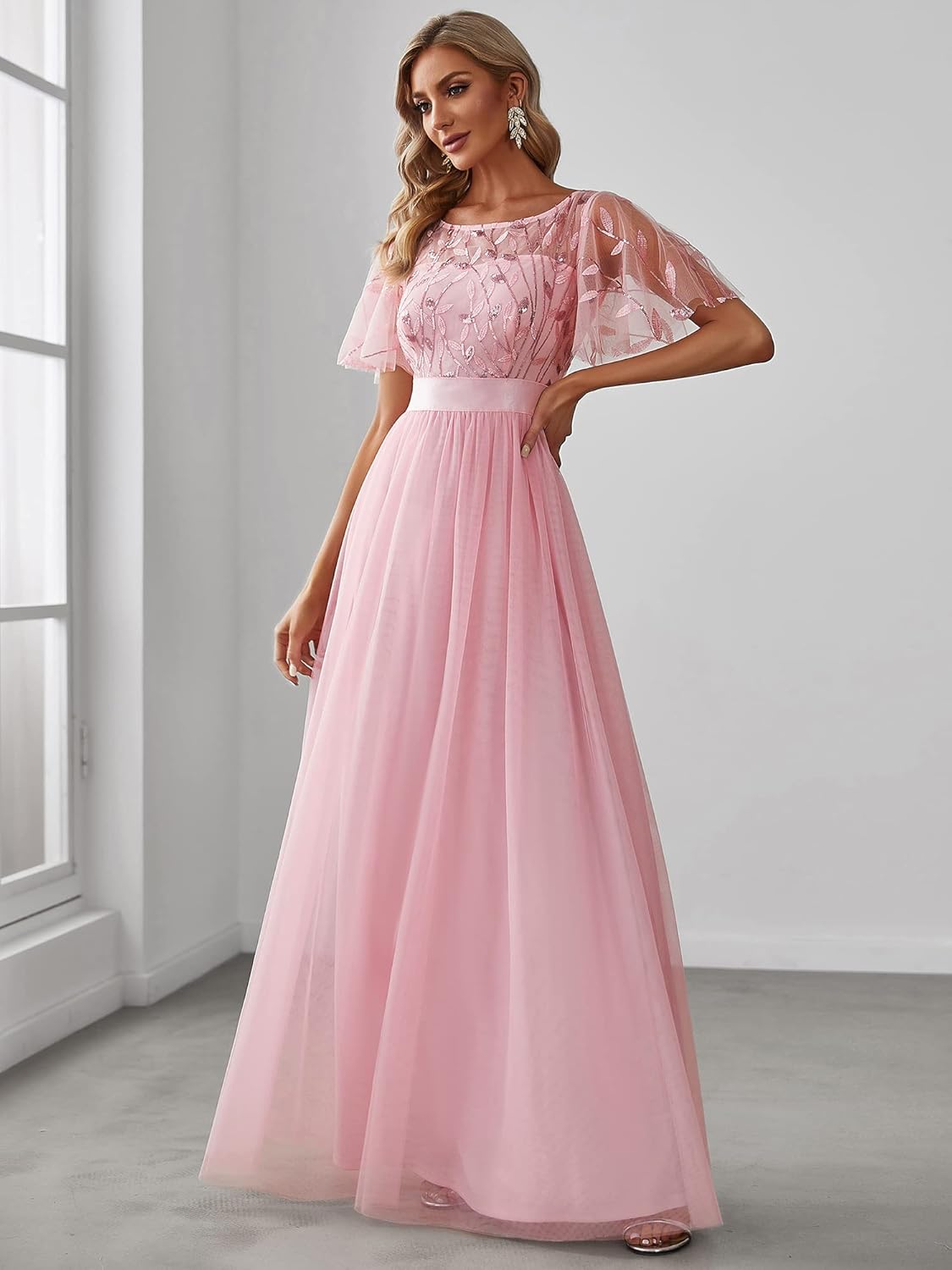 Vestido rosa claro lentejuelas hojas y falda tul