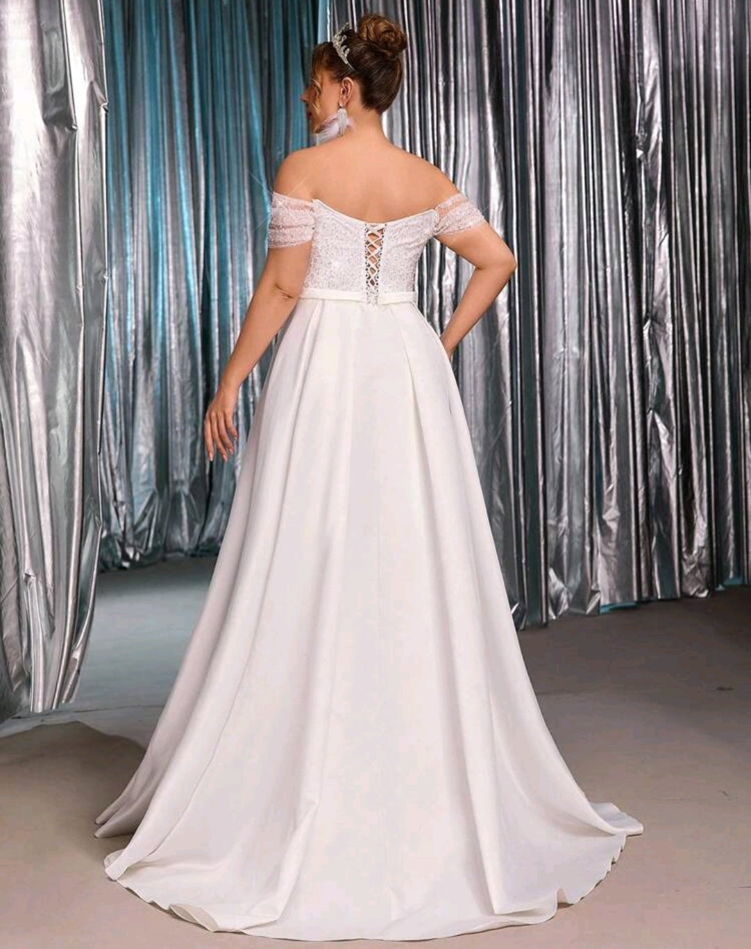 Vestido de Novia Estilo Princesa con Corpiño de Lentejuelas