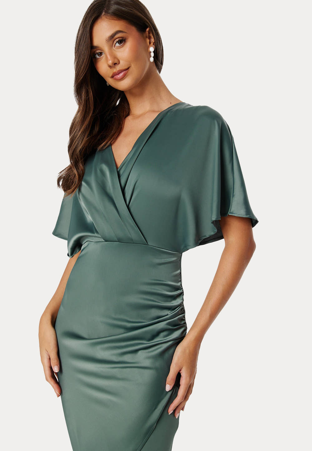 Vestido verde jade oscuro satinado