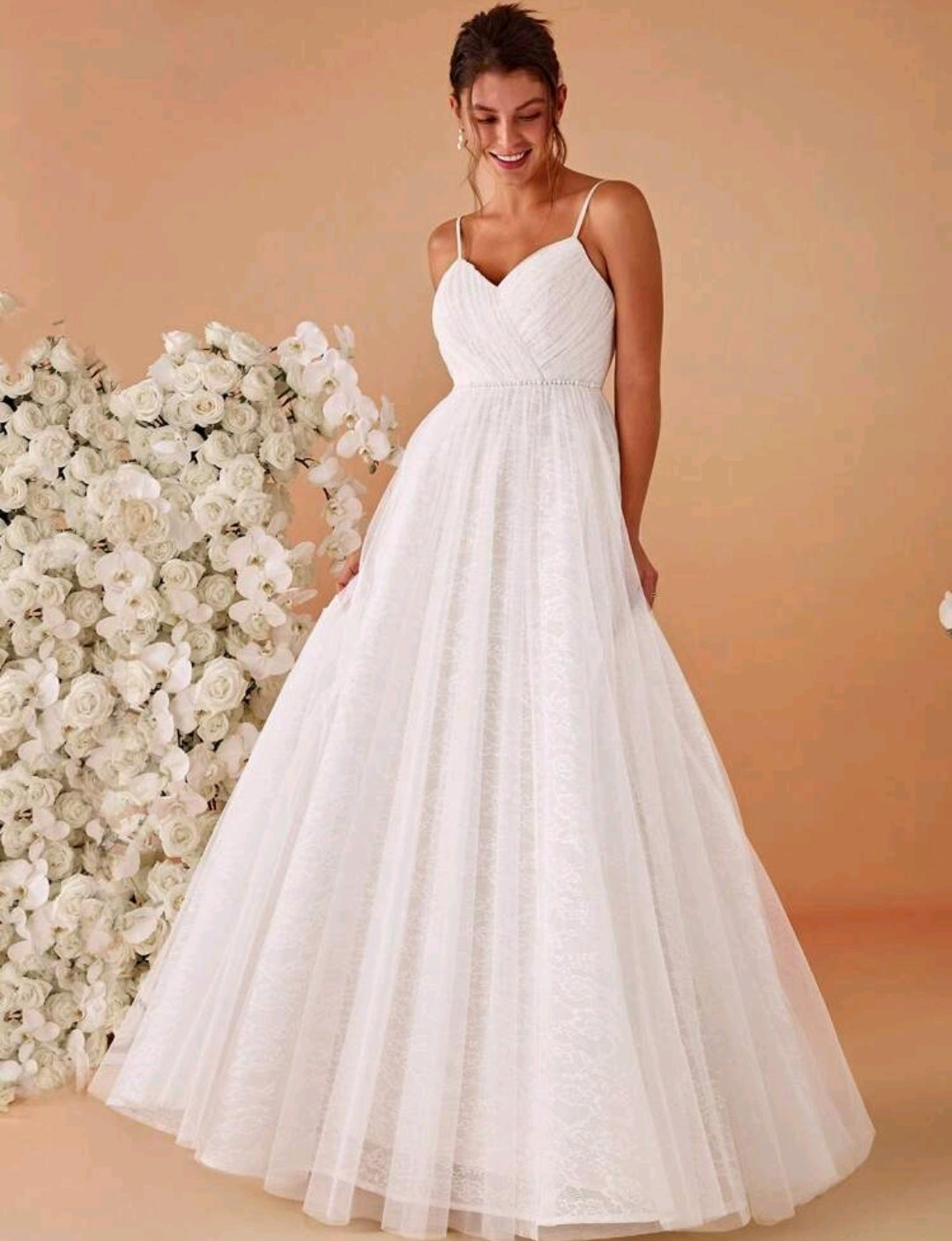 Vestido de Novia – Elegancia con Detalles de Perlas y Encaje