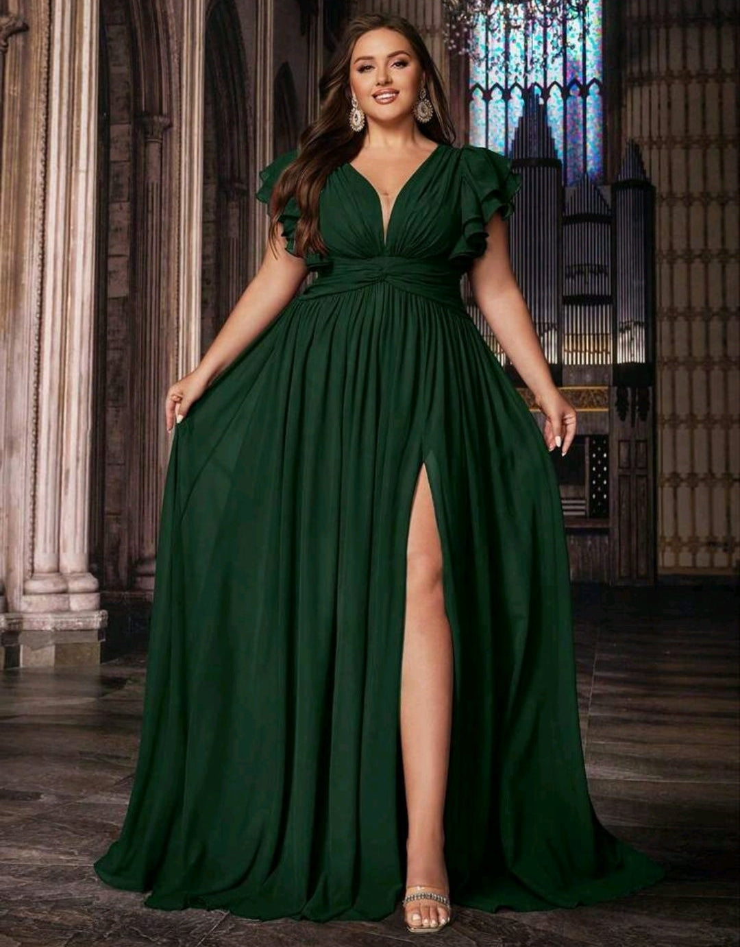 Vestido verde esmeralda corte A con abertura lateral