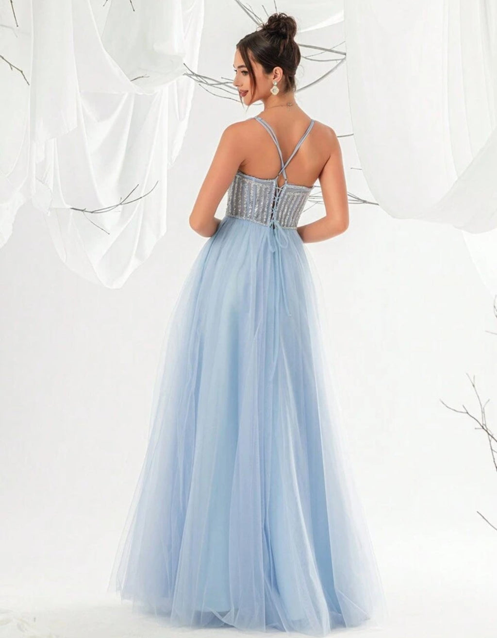 Vestido Rosalie celeste bordado pedrería plateada
