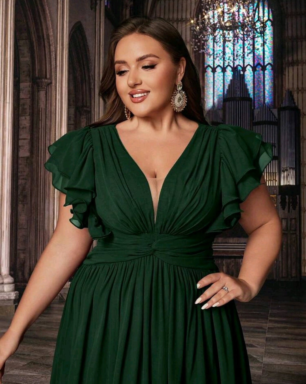 Vestido verde esmeralda corte A con abertura lateral