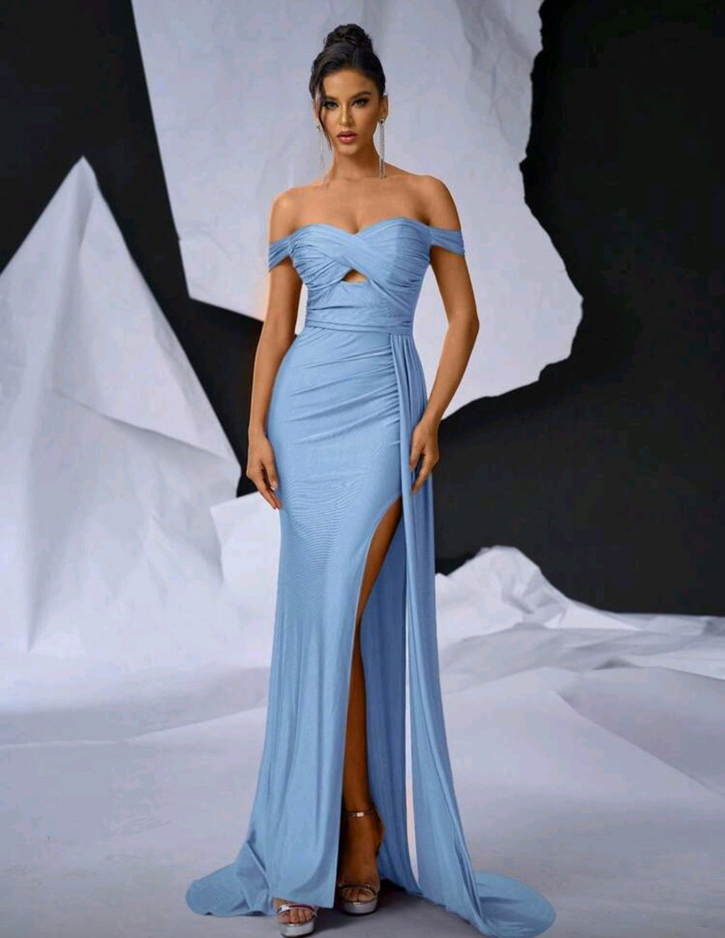 Vestido dusty blue manga caída pegado al cuerpo