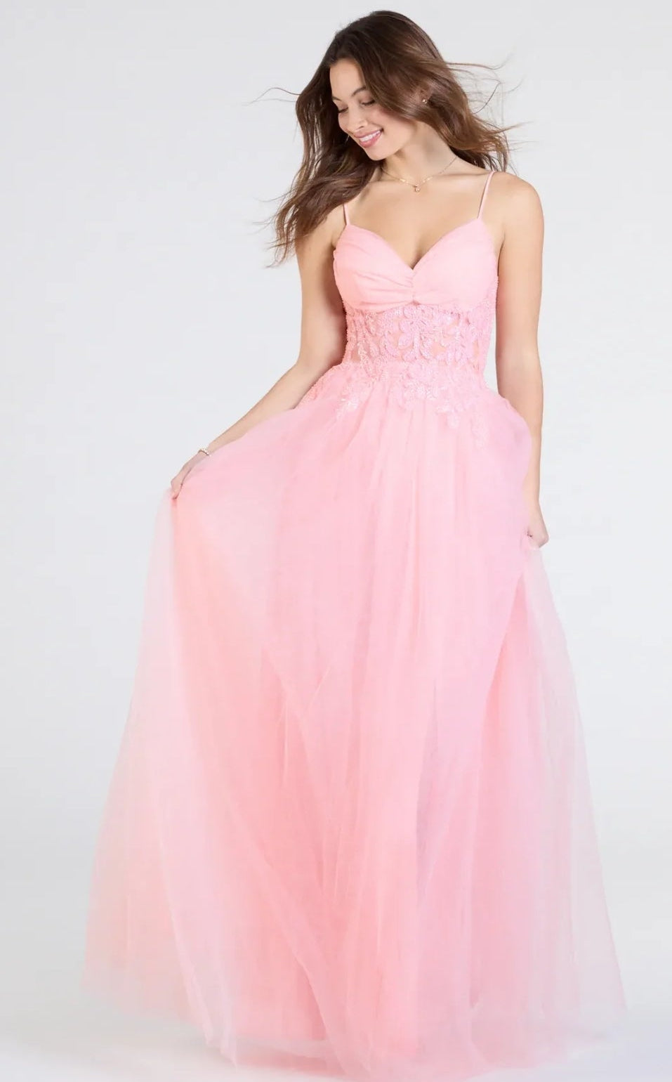 Vestido Alia coral pastel corte A con abertura lateral