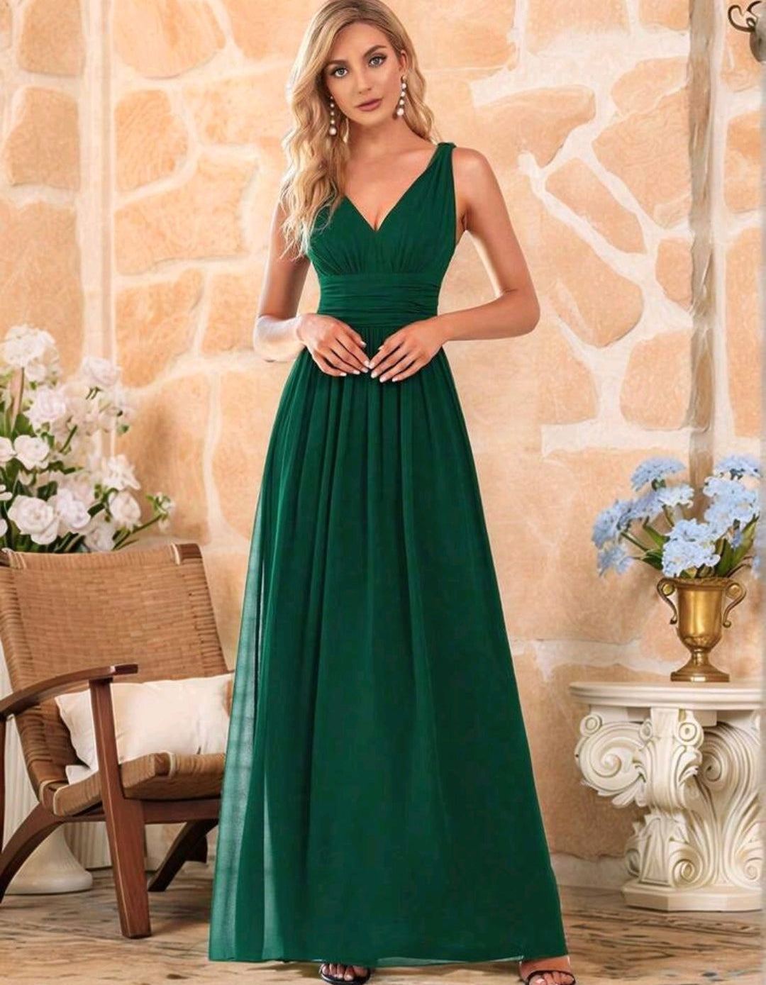 Vestido verde esmeralda con escote en V corte A