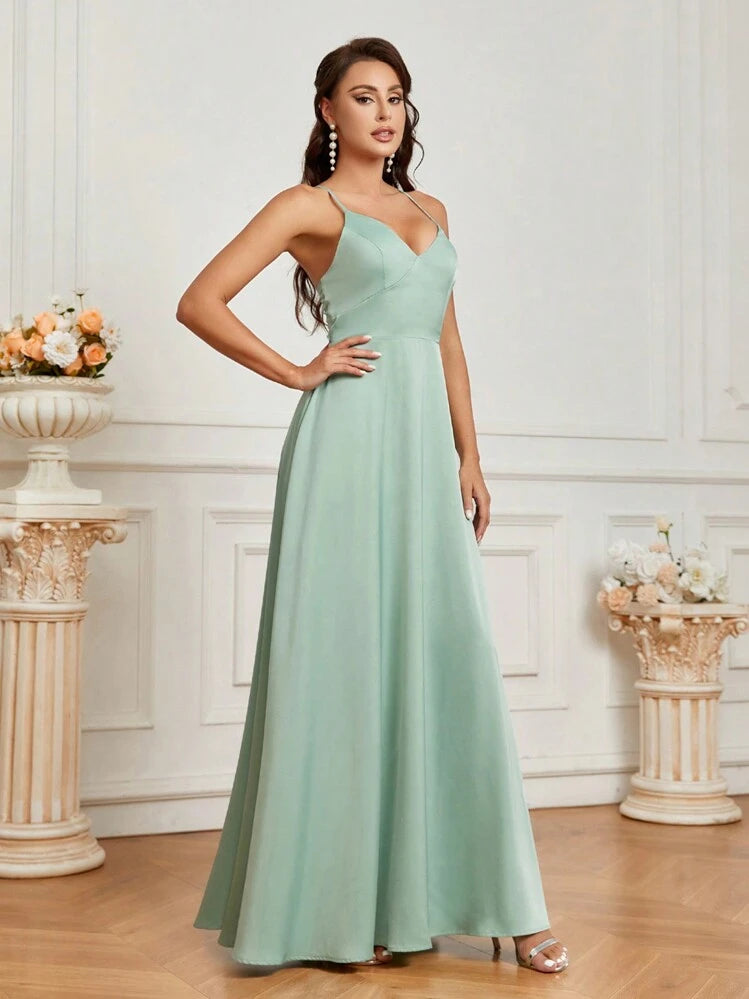 Vestido verde sage corte A espalda semi abierta