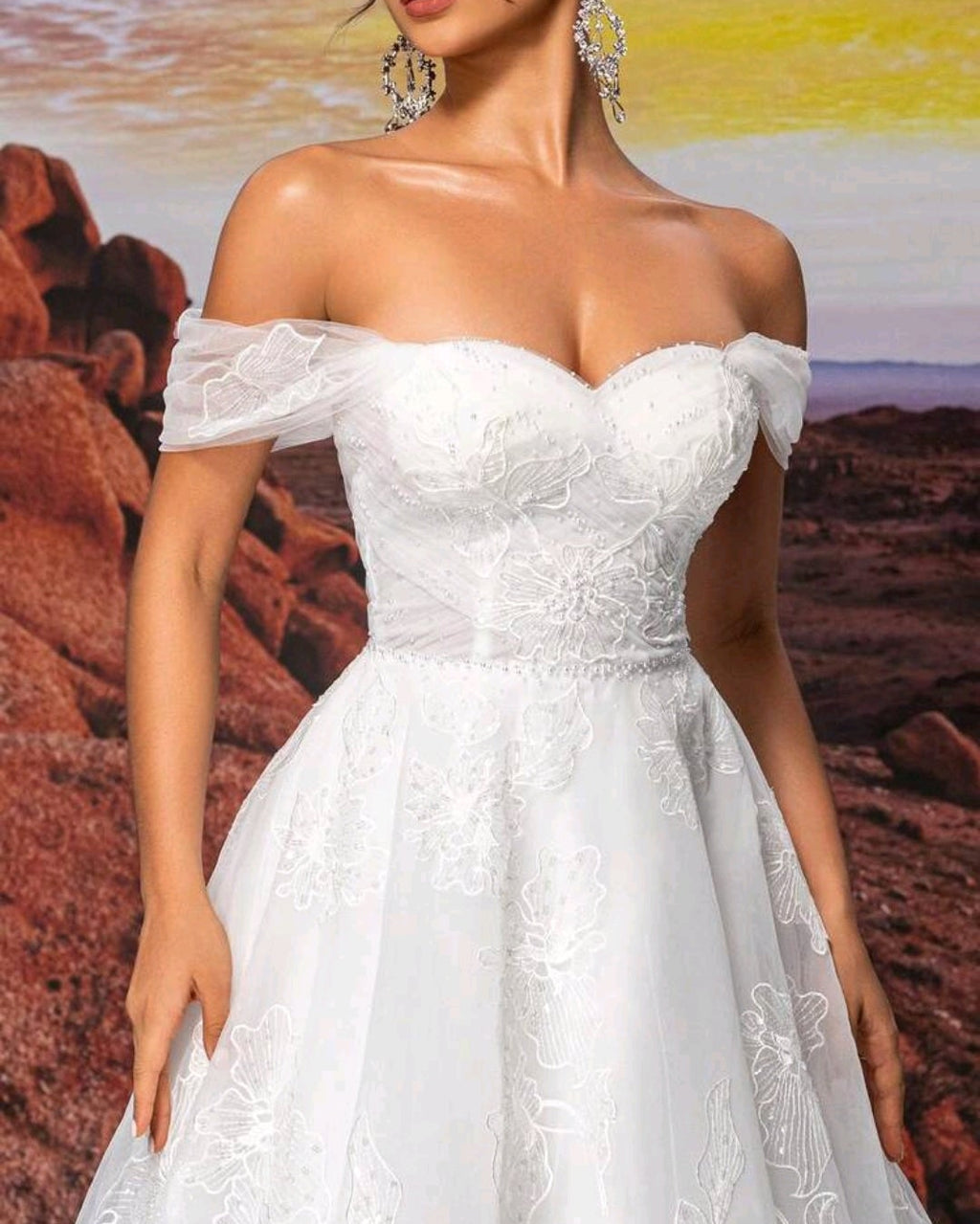 Vestido de Novia Floral con Hombros Caídos y Corsé Ajustable