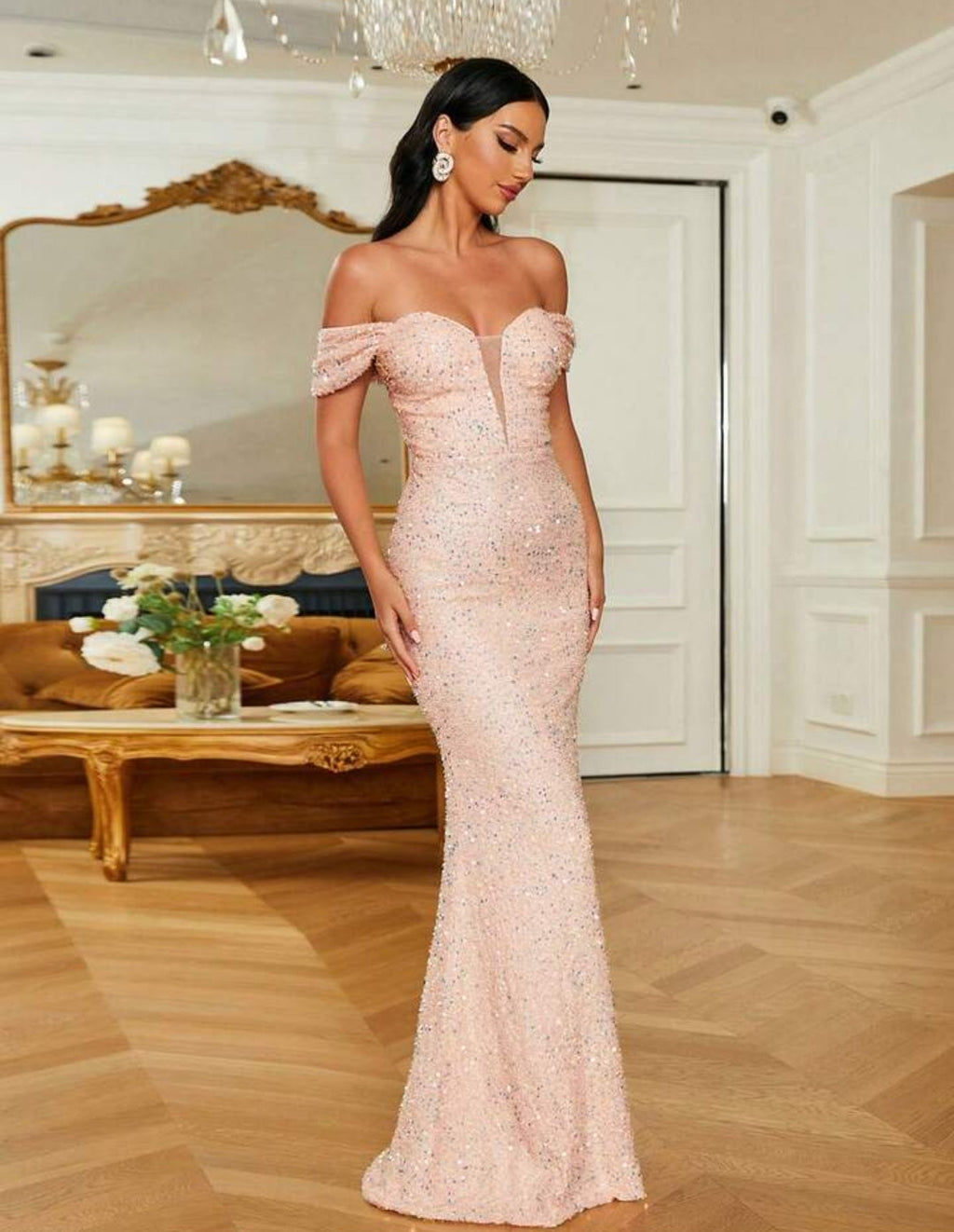 Vestido rosa nude con lentejuelas tornasol corte sirena