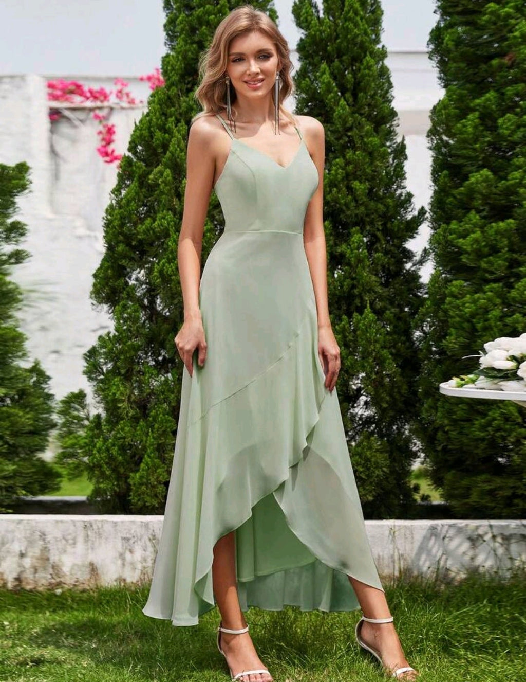 Vestido verde sage corte A con escote en V
