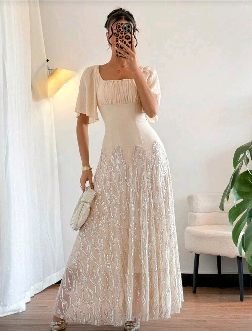 Vestido color Apricot con lentejuelas plateadas
