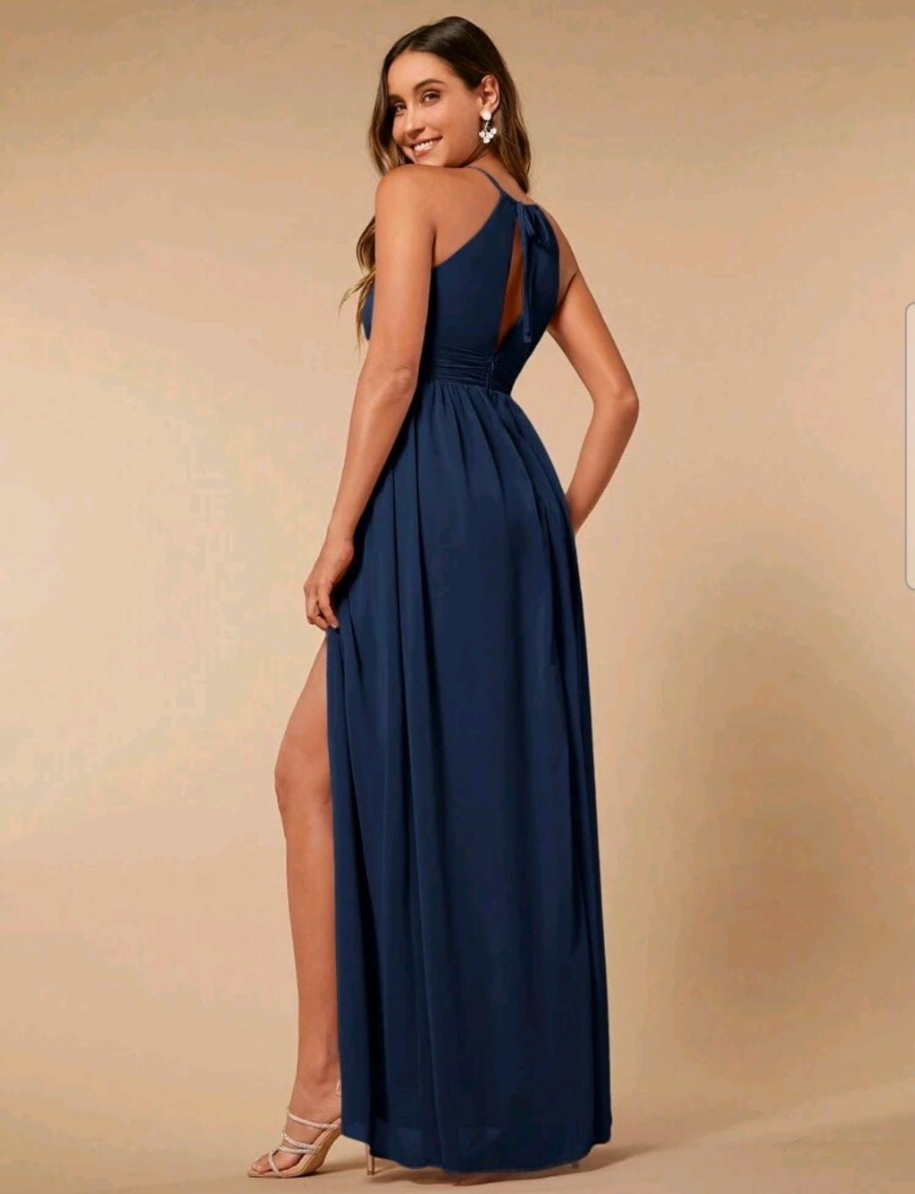 Vestido azul marino con abertura lateral
