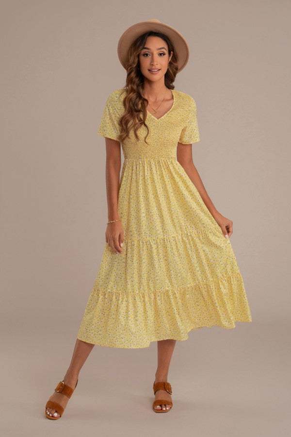 Vestido amarillo mantequilla con flores pequeñas
