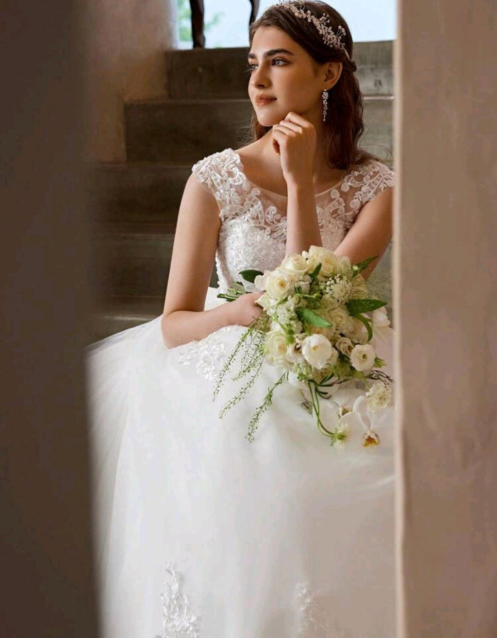 Vestido de Novia Princesa con Encaje Ilusión y Cola Catedral