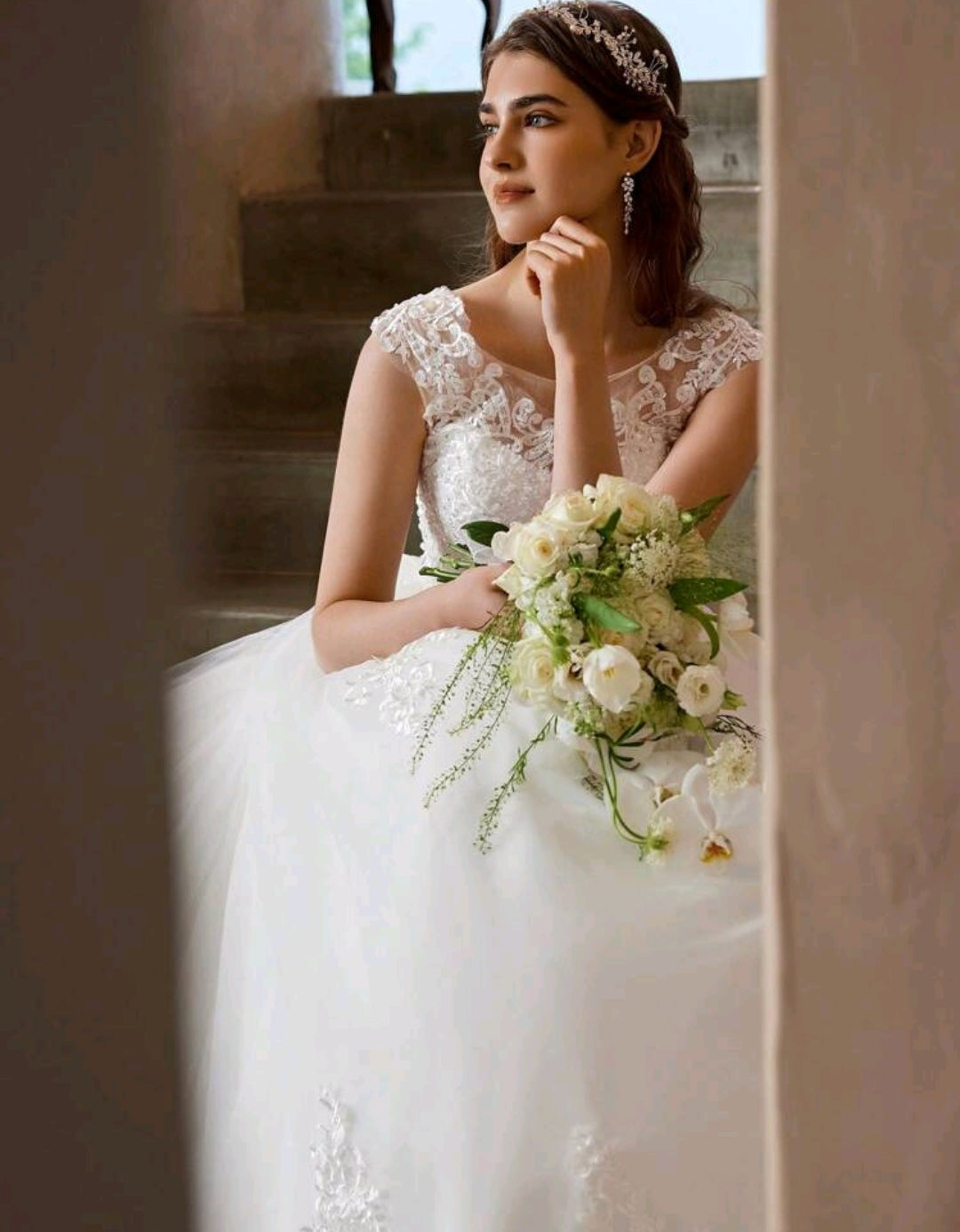 Vestido de Novia Princesa con Encaje Ilusión y Cola Catedral
