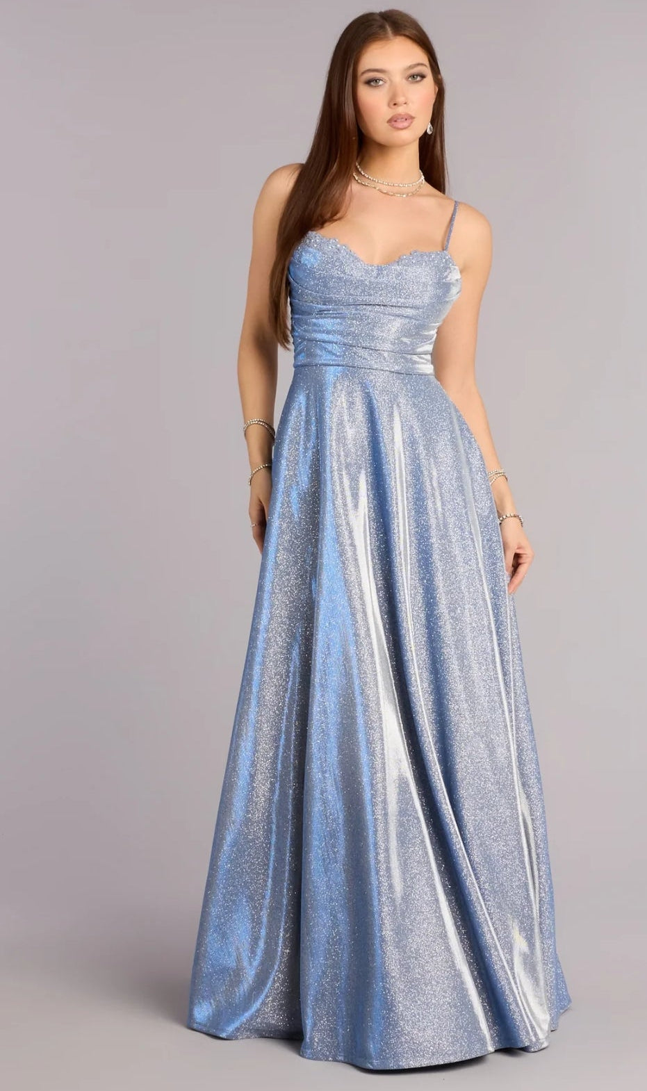 Vestido Skyler light blue brillante corte A