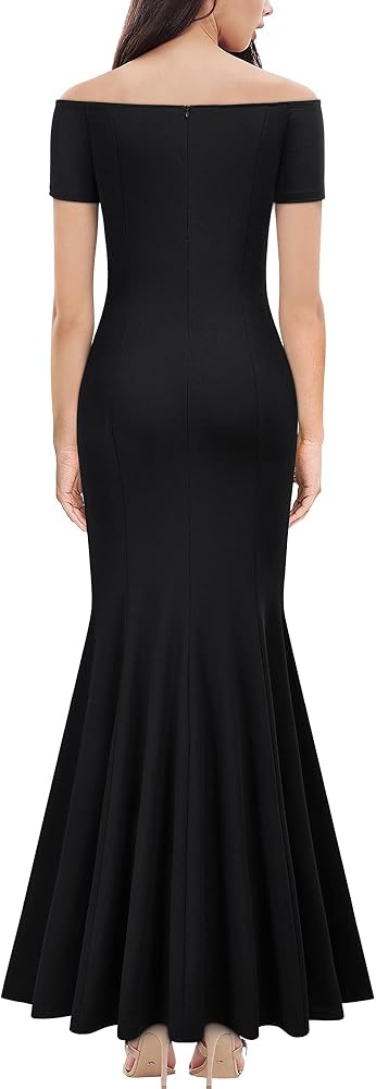 Vestido negro off-the-shoulder con abertura lateral