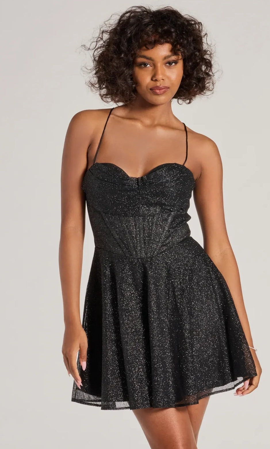 Vestido Leah negro brillante espalda abierta