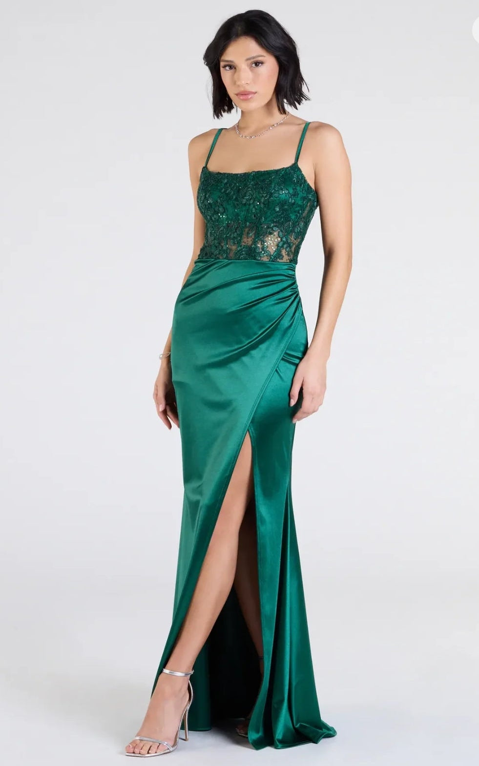 Vestido Dania verde esmeralda con aplicación encaje y transparencia