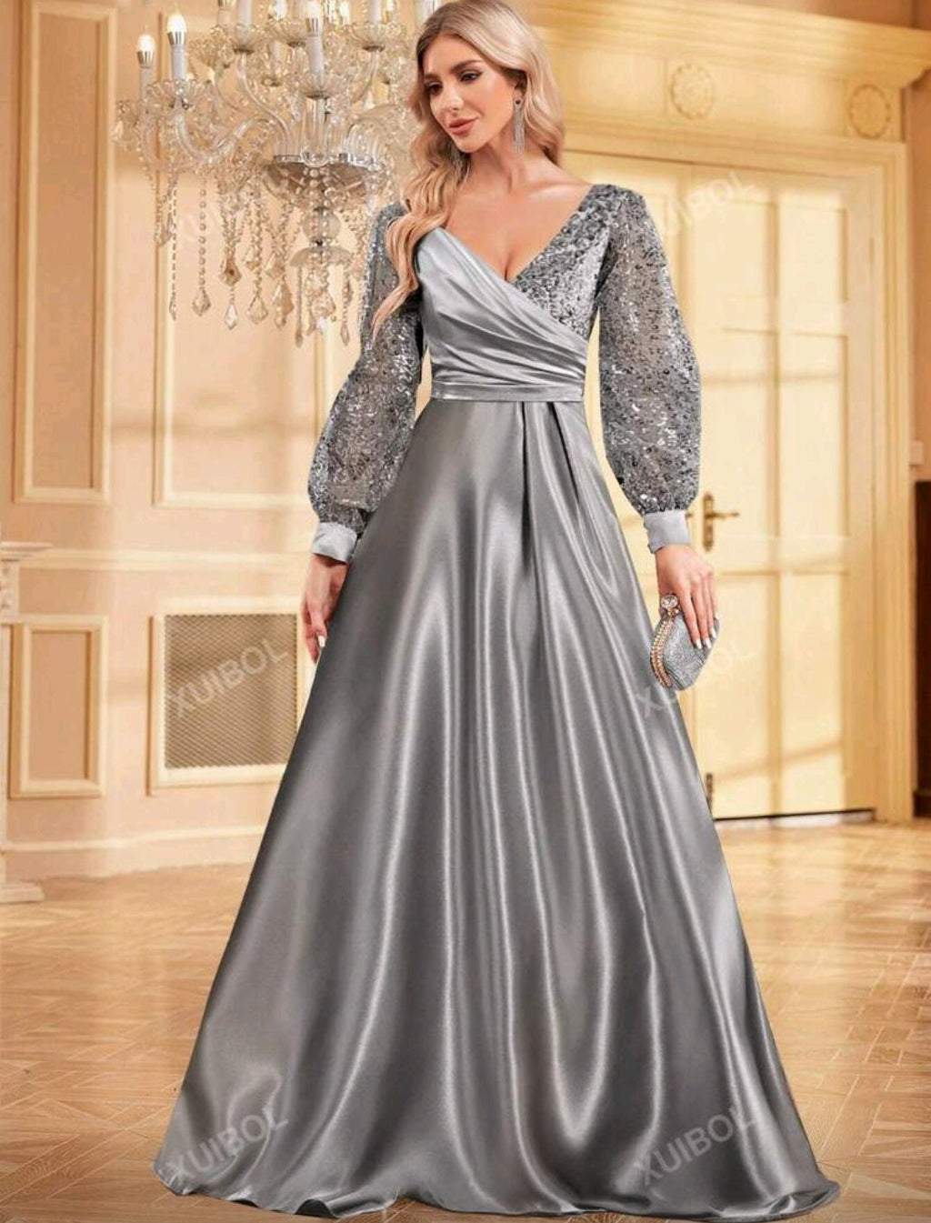 Vestido plateado satinado manga larga de lentejuelas