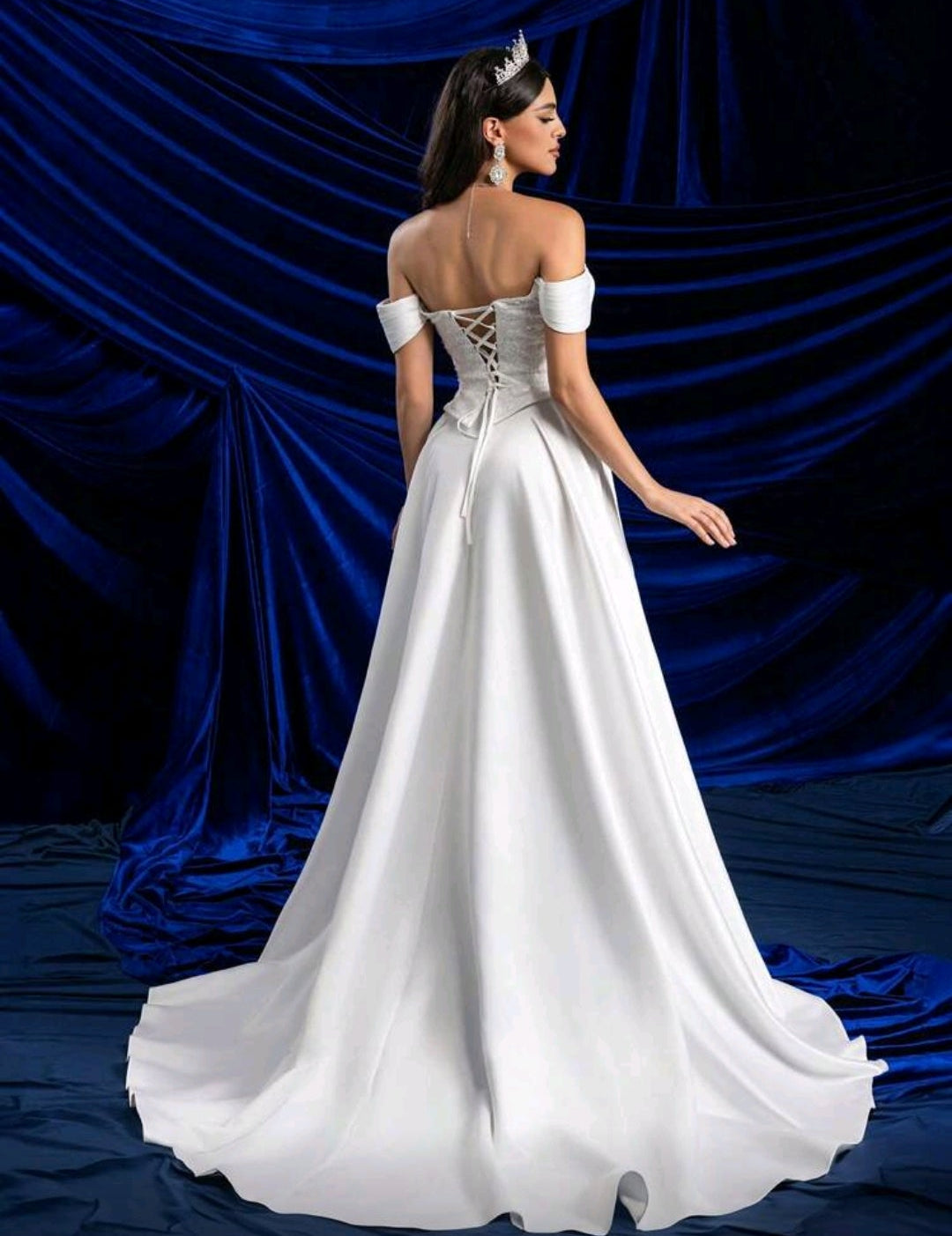 Vestido de Novia "Reina de Corazones" – Majestuosidad en Raso y Pedrería