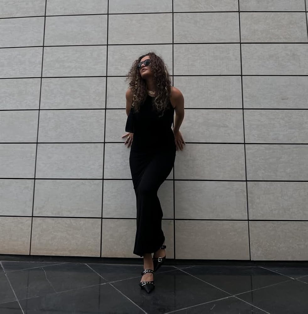 Vestido negro con faja incluída