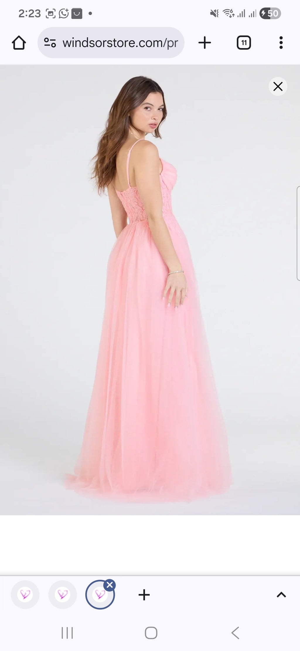 Vestido Alia coral pastel corte A con abertura lateral