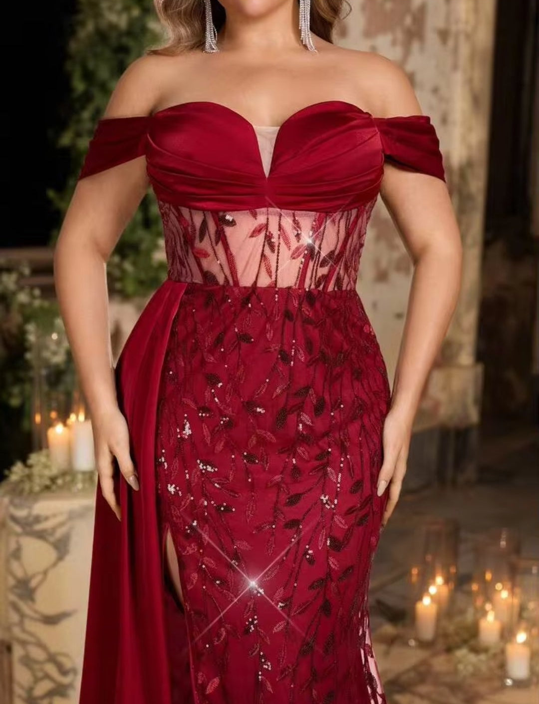Vestido vino rojizo off-the-shoulder con abertura lateral y transparencia