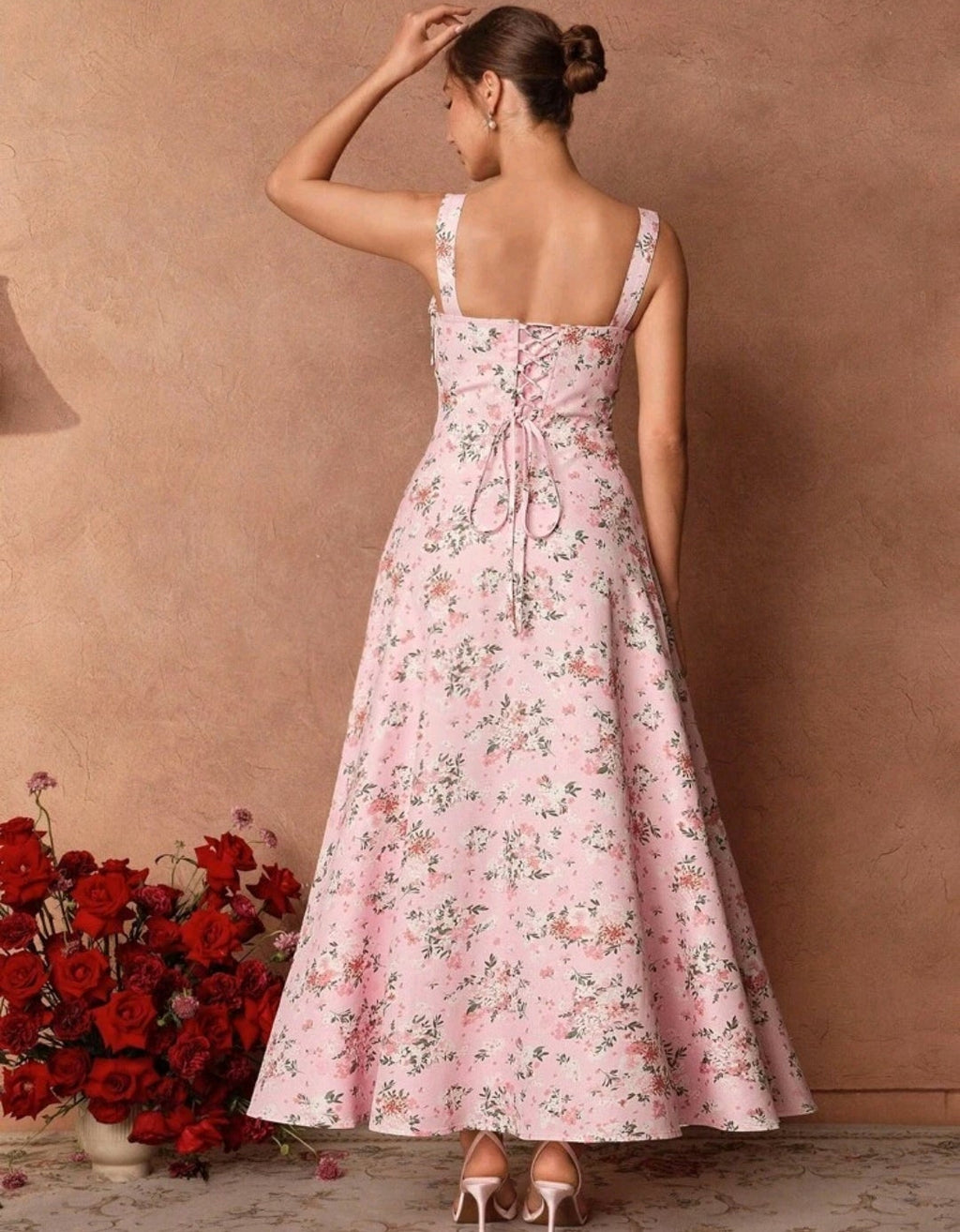 Vestido rosado con estampado floral corsé ajustable