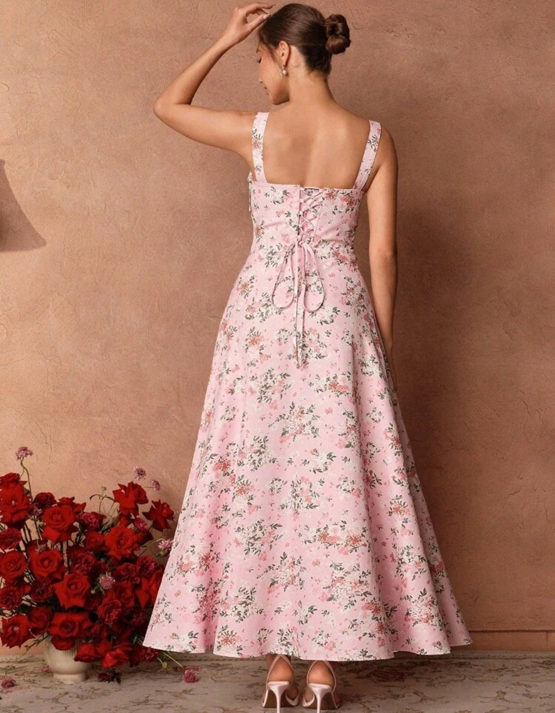 Vestido rosado con estampado floral corsé ajustable