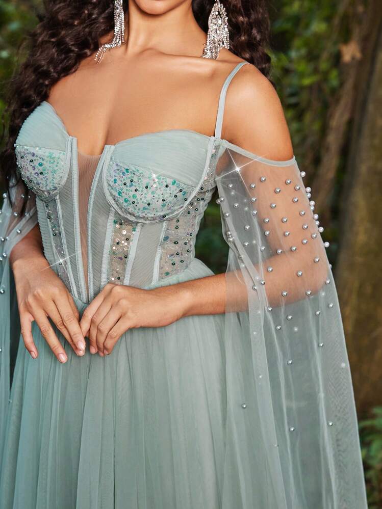 Vestido verde sage con transparencia manga capa de  tul