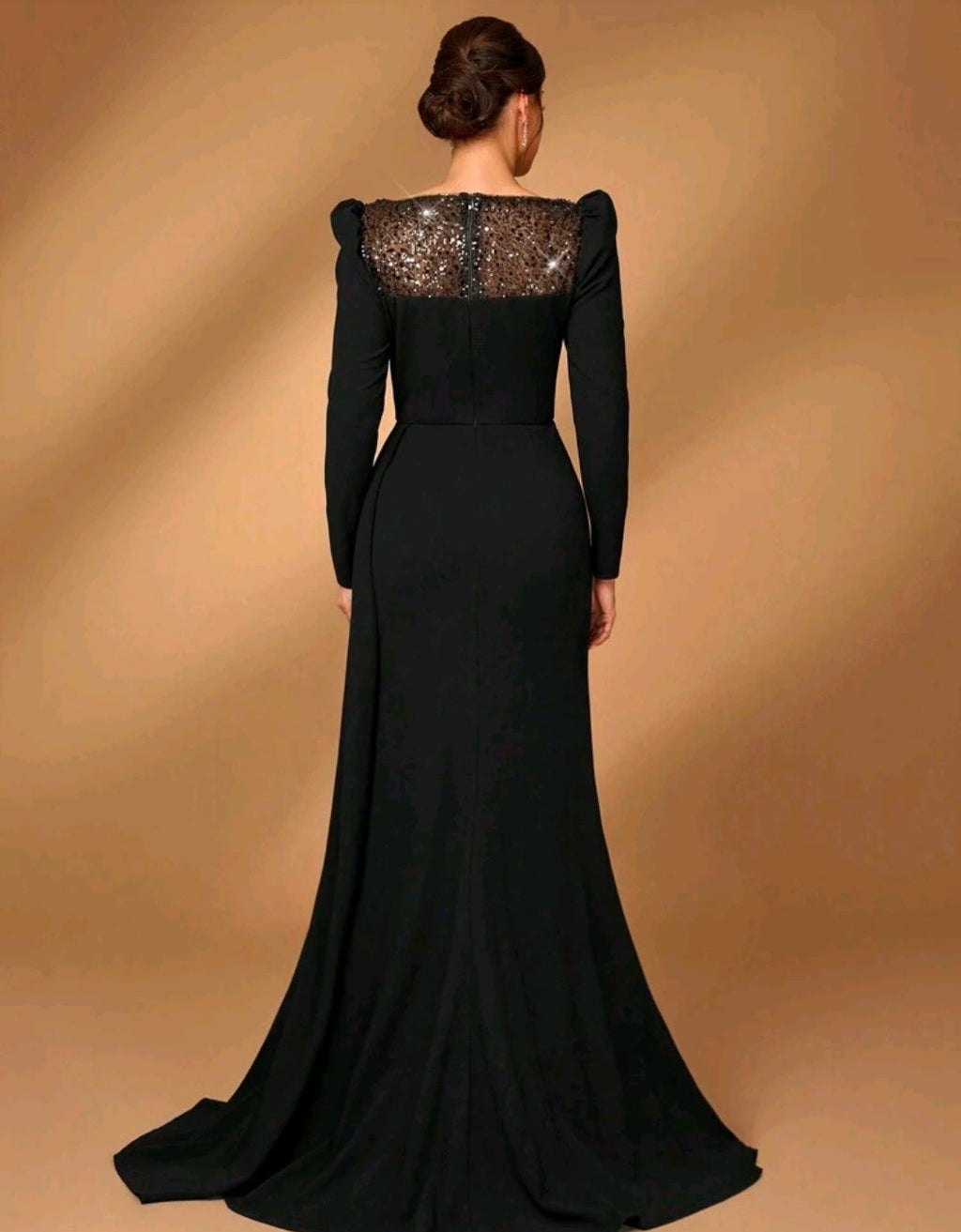 Vestido negro manga larga corte sirena