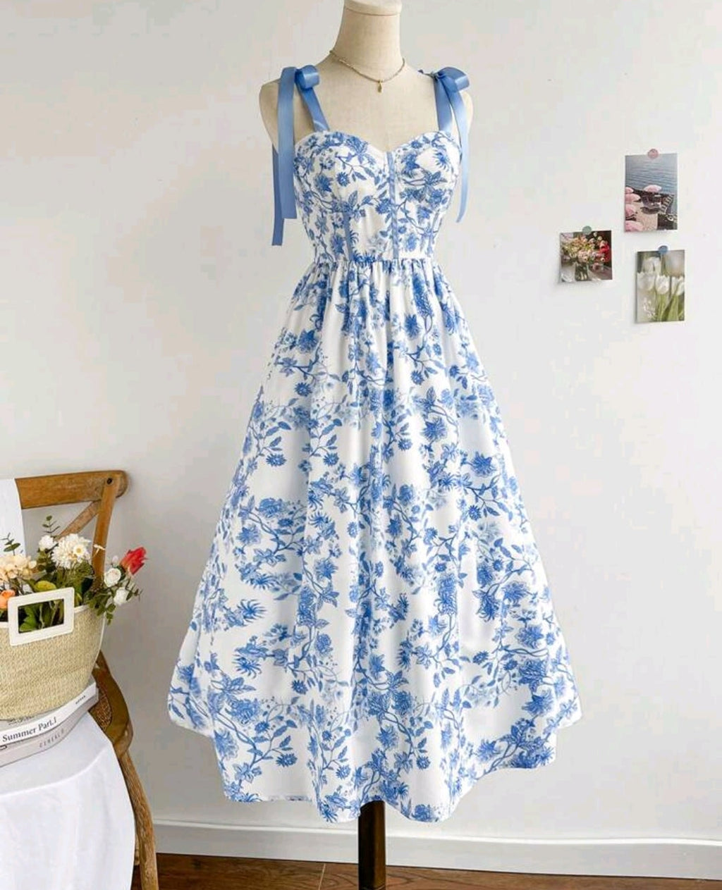 Vestido blanco con estampado floral celeste tirante ajustable