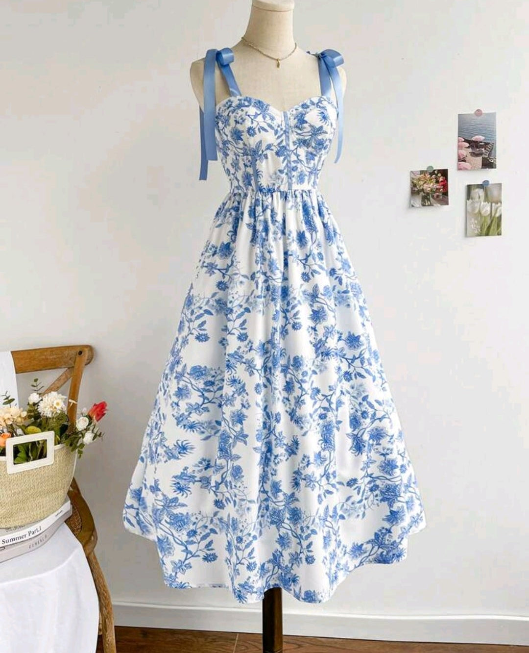 Vestido blanco con estampado floral celeste tirante ajustable