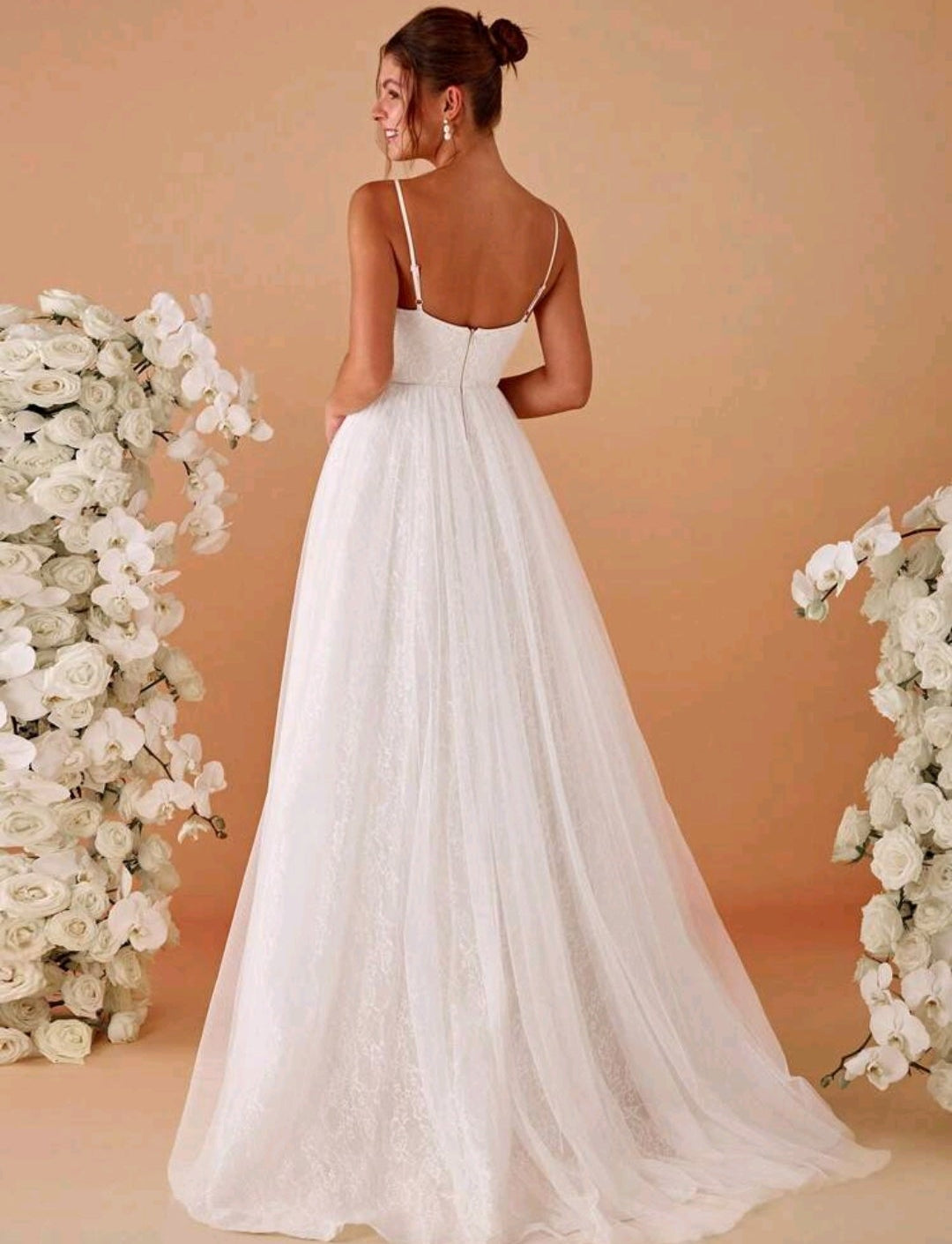 Vestido de Novia – Elegancia con Detalles de Perlas y Encaje