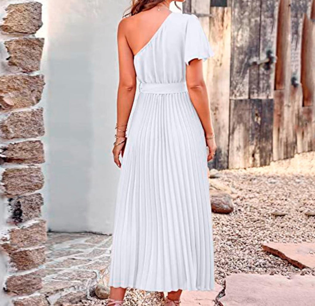 Vestido blanco de una manga falda plisada